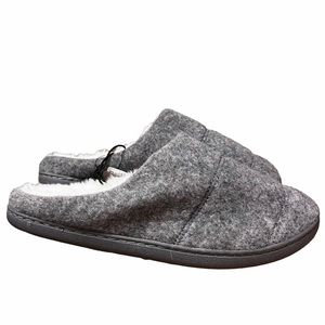 NWT Reitman’s Grey Slippers